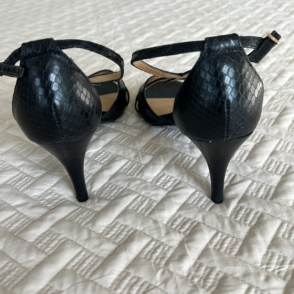 NWOT Talbots black faux snake skin heels size 8 - Picture 4 of 8